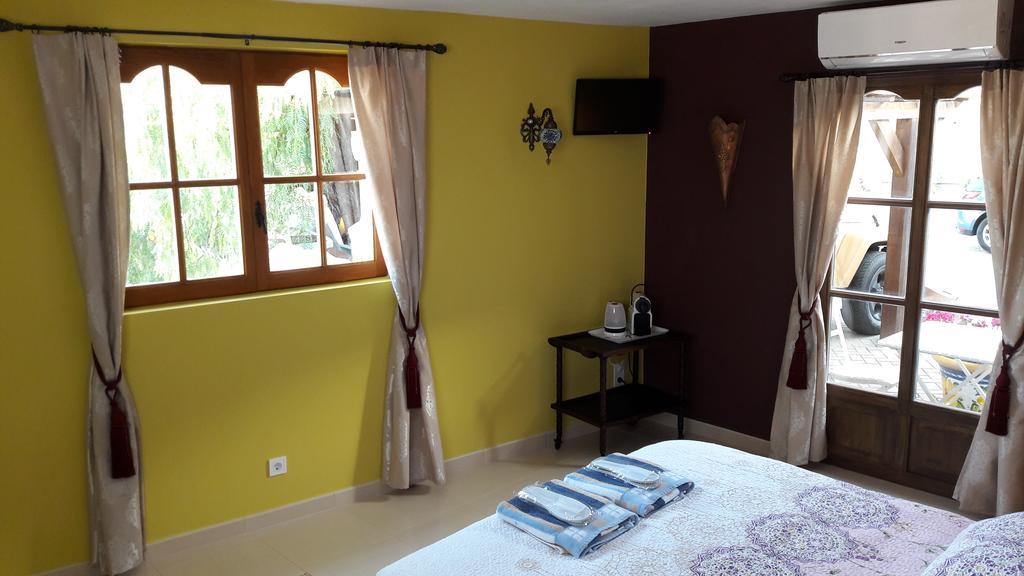 Bed and breakfast Casa Roble 3*